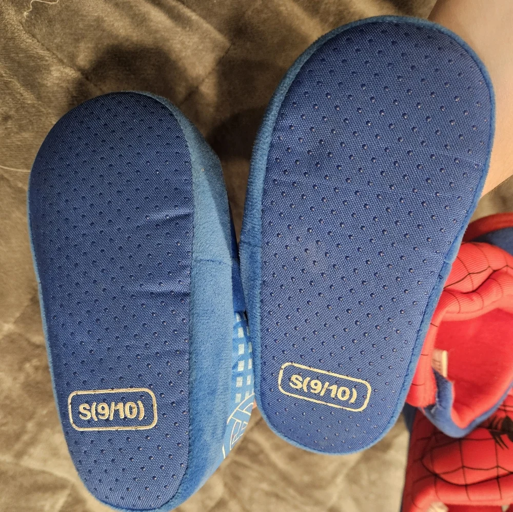 Set of 2 -Marvel Spiderman boot slippers & Avengers size 9/10